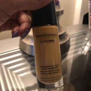 Bare Mineral Bare Pro Foundation in Honeycomb